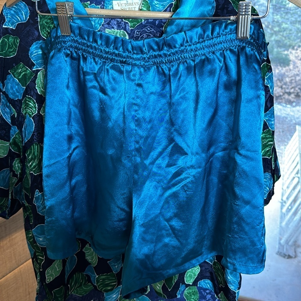Vintage Victoria’s Secret Gold Label Satin Pajama Set Seashell Print Medium - Picture 8 of 8